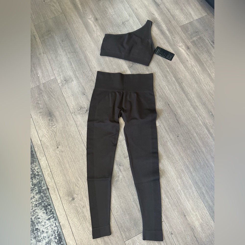 Activewear espresso brown two piece one shoulder legging set size medium